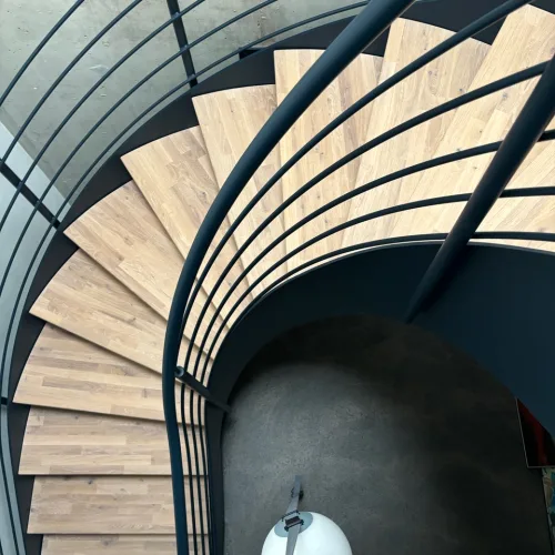 Íves lemez lépcső